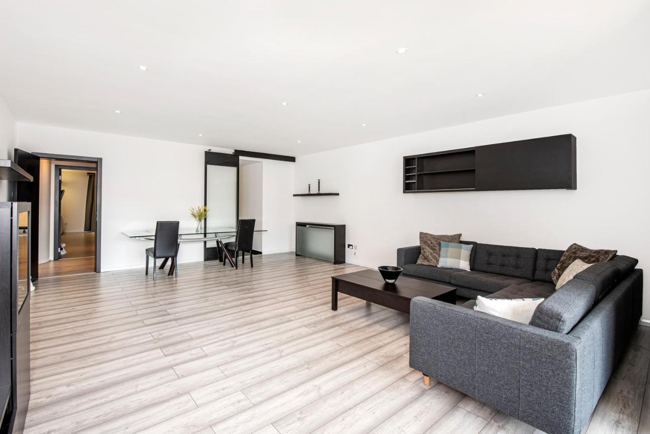 Large And Central 2 Bed Лондон Екстериор снимка